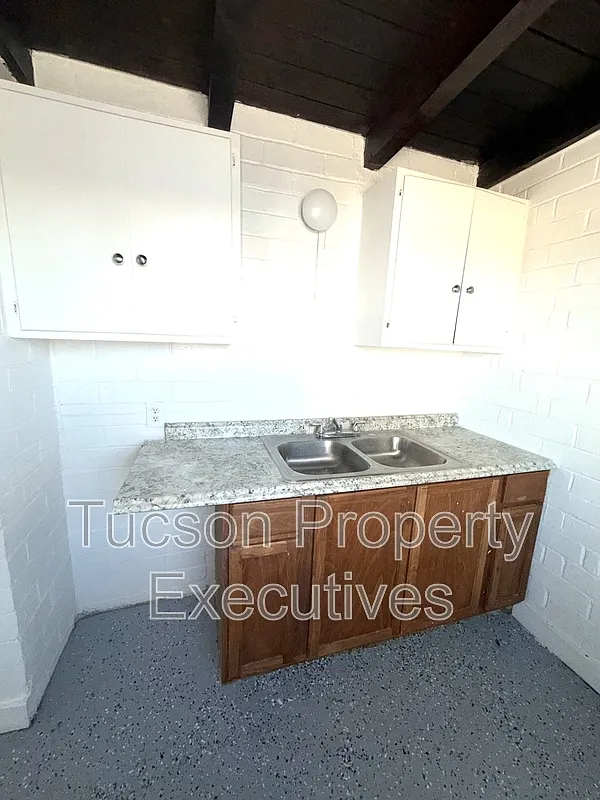 Studio, 1.0 bath, 350 sqft, $650 — Photo 2