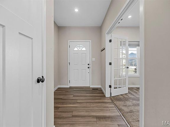 2nd image of 132 Bell Blvd
