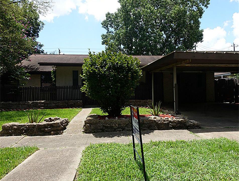 1st image of 3004 Longwood Dr