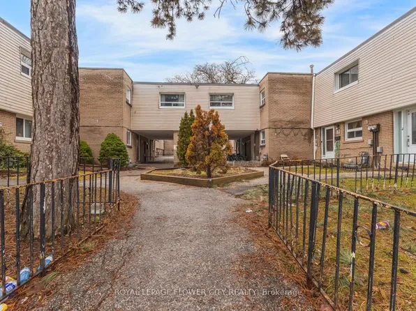 435 Silverstone Dr #19, Toronto, ON M9V 3K7