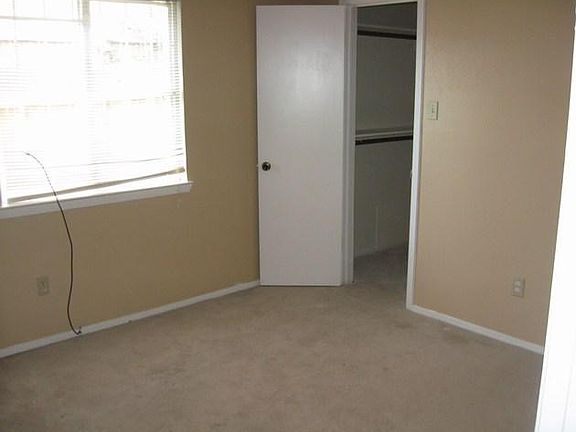 3rd image of 15811 Timber Rock Dr