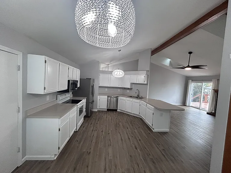 5845 Walnut Creek Blvd — Photo 3