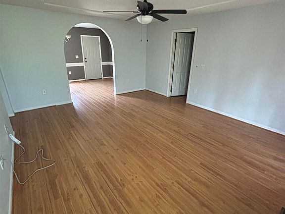 3rd image of 1215 Nelson Rd