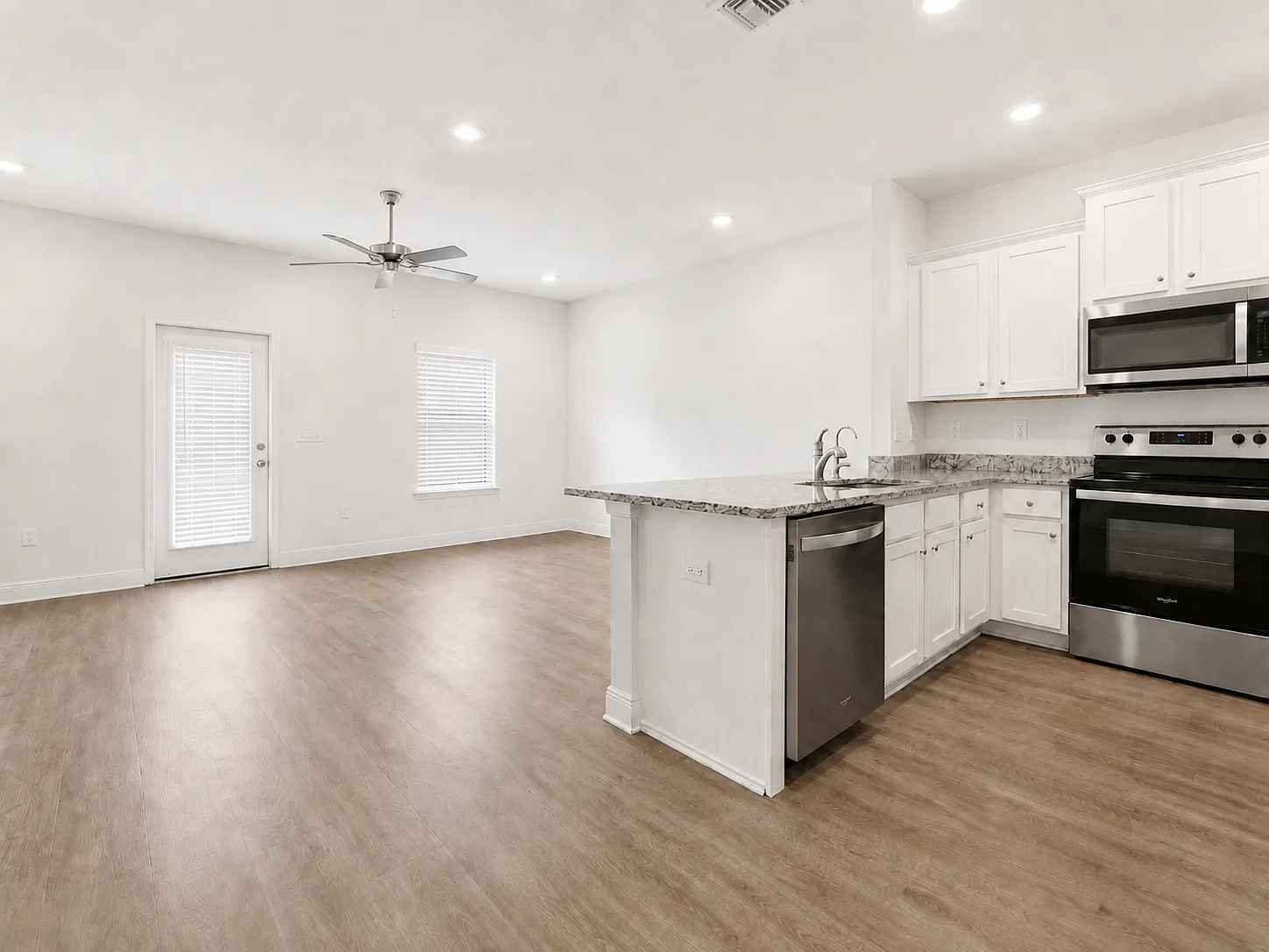 3 bed, 2.5 bath, 1484 sqft, $2,000 — Photo 4