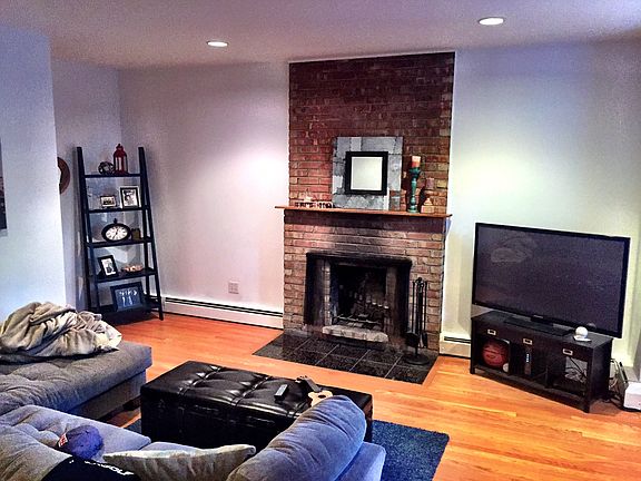 3rd image of 1810 N Clark St #G