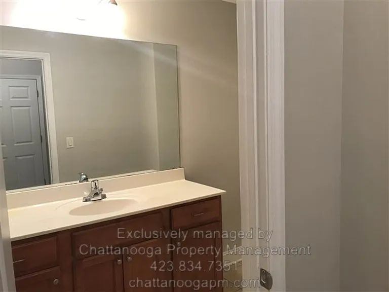 2704 Stone Trace Dr — Photo 9