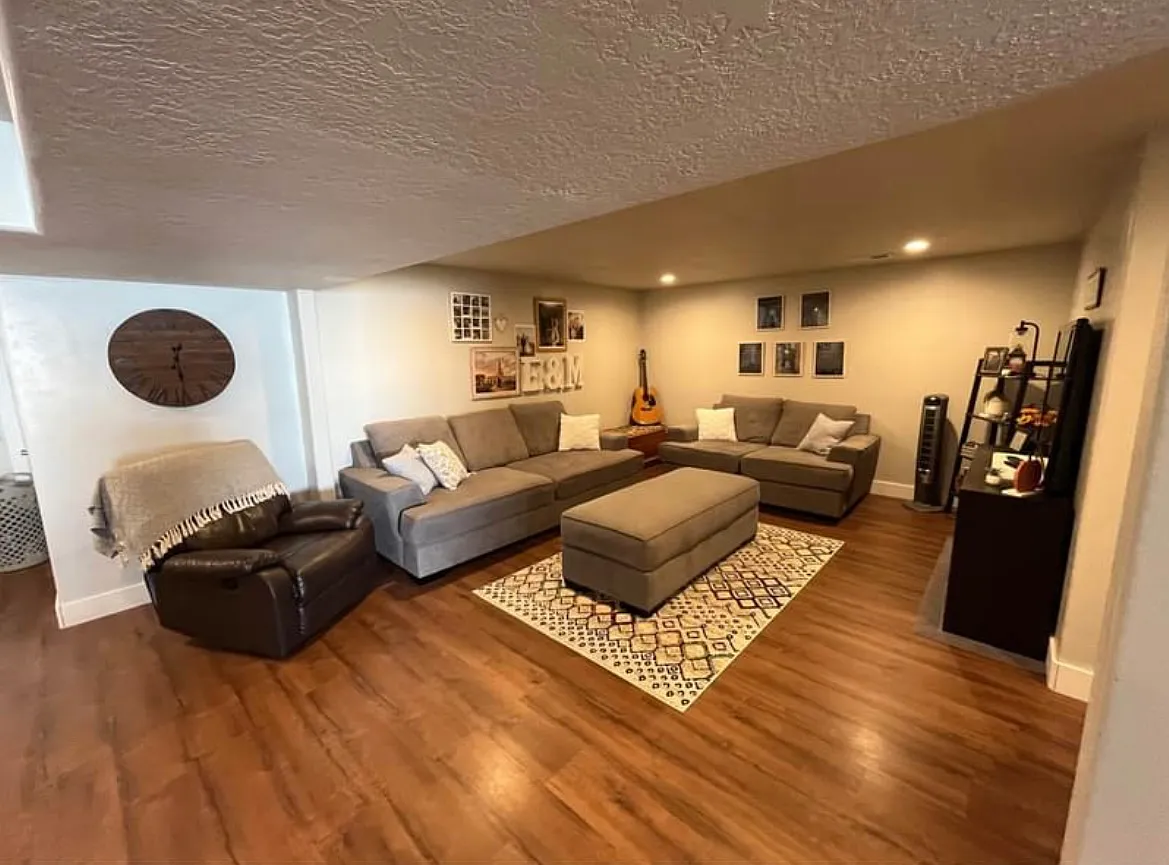 1 bed, 1100 sqft, $1,100 — Photo 3