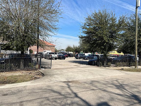 4th image of 3410 Dunvale Rd