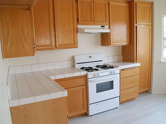 5th image of 146 Riverbank Ln