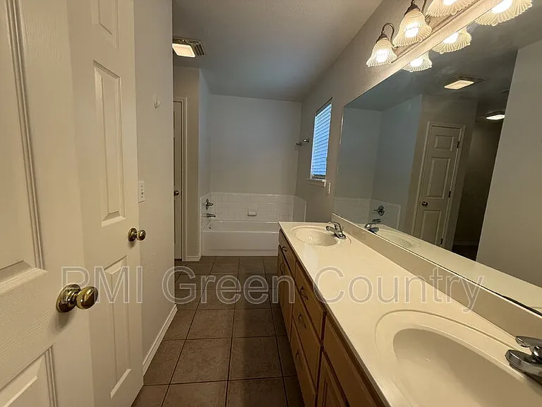 3101 N 1st St — Photo 12