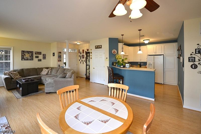 1st image of 125 Brittany Ct
