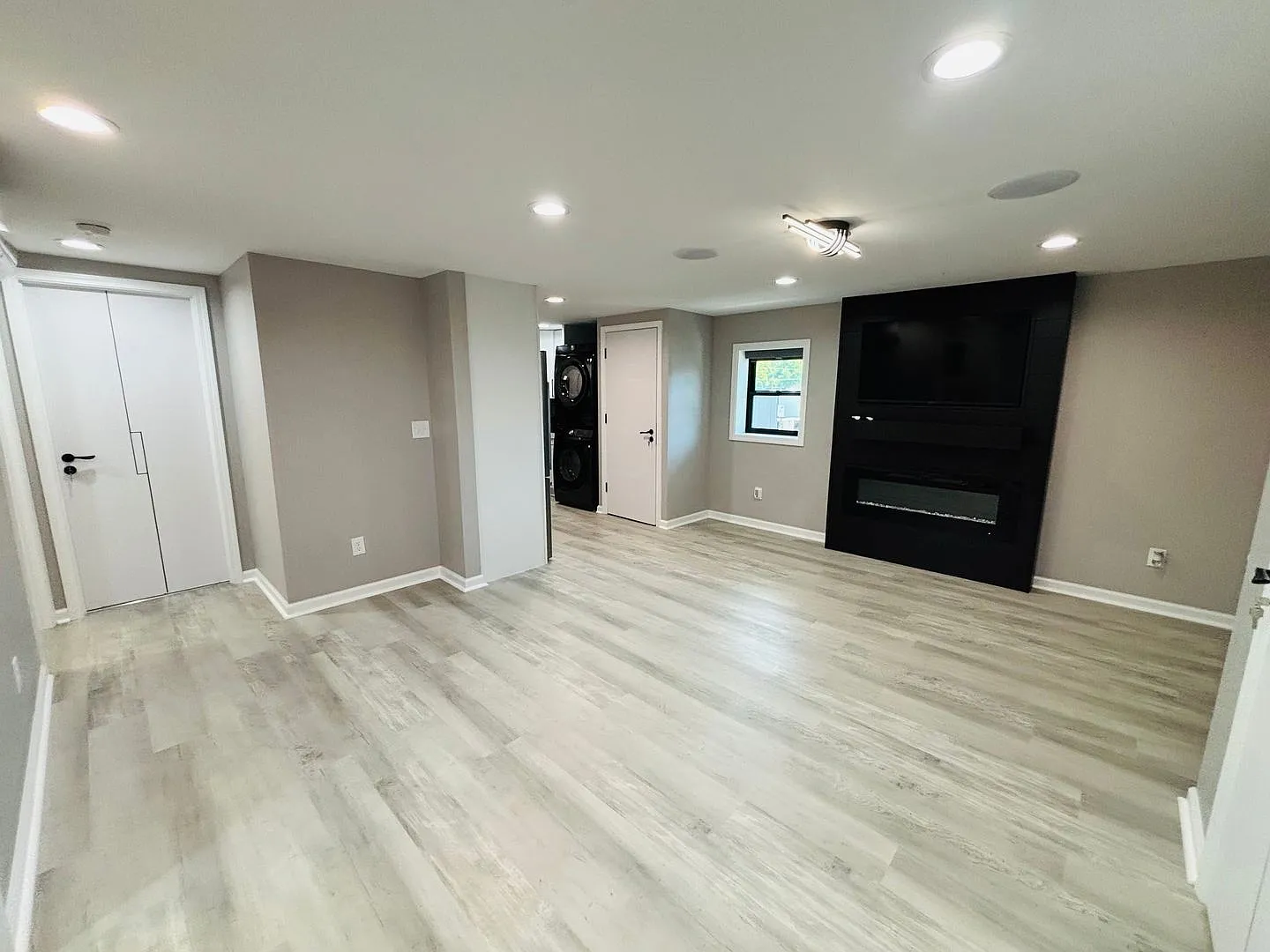 2 Bedroom 1.5 Bath Apartment — Photo 3
