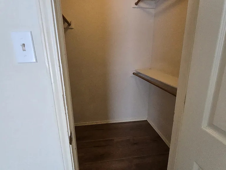 8028 Clear Brook Cir — Photo 21