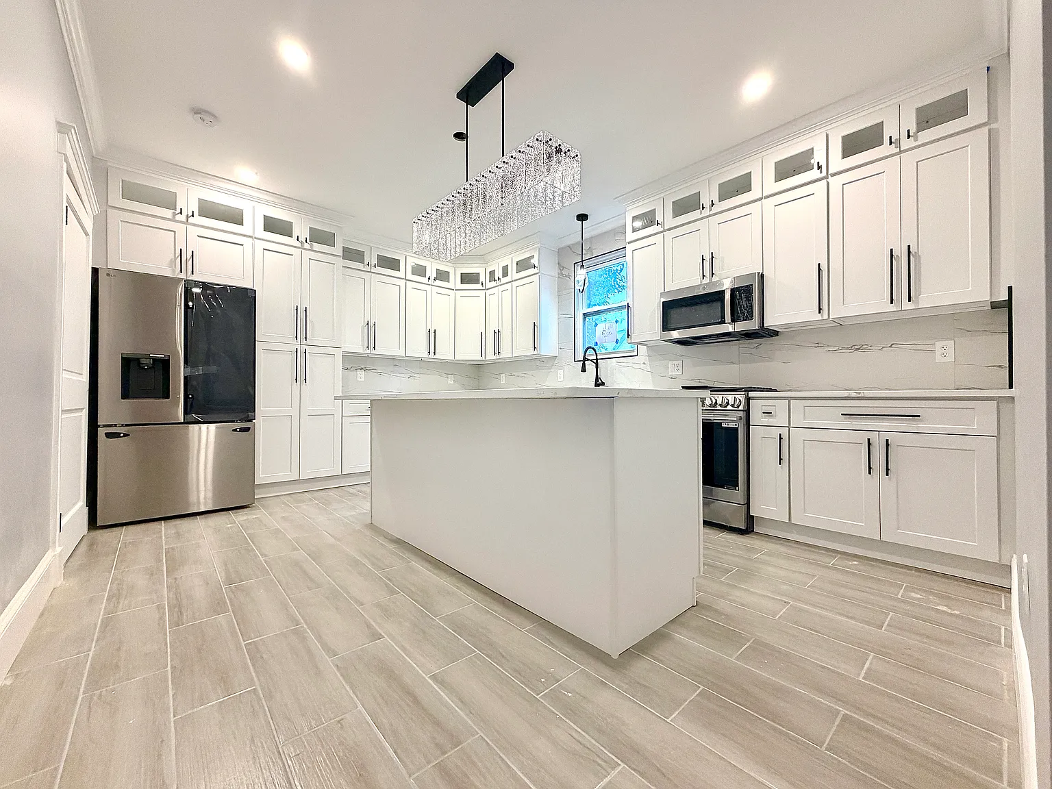 4 bed, 2500 sqft, $5,800 — Photo 4