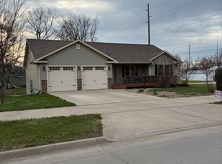 614 S D St, Oskaloosa, IA