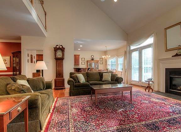 2nd image of 600 Farnham Ct