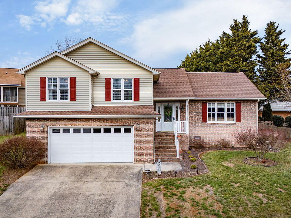 1st image of 140 Old Mill Ct