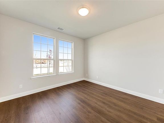 4th image of 540 Bradley Dr