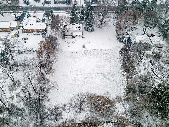 4th image of 1090 Ontario St