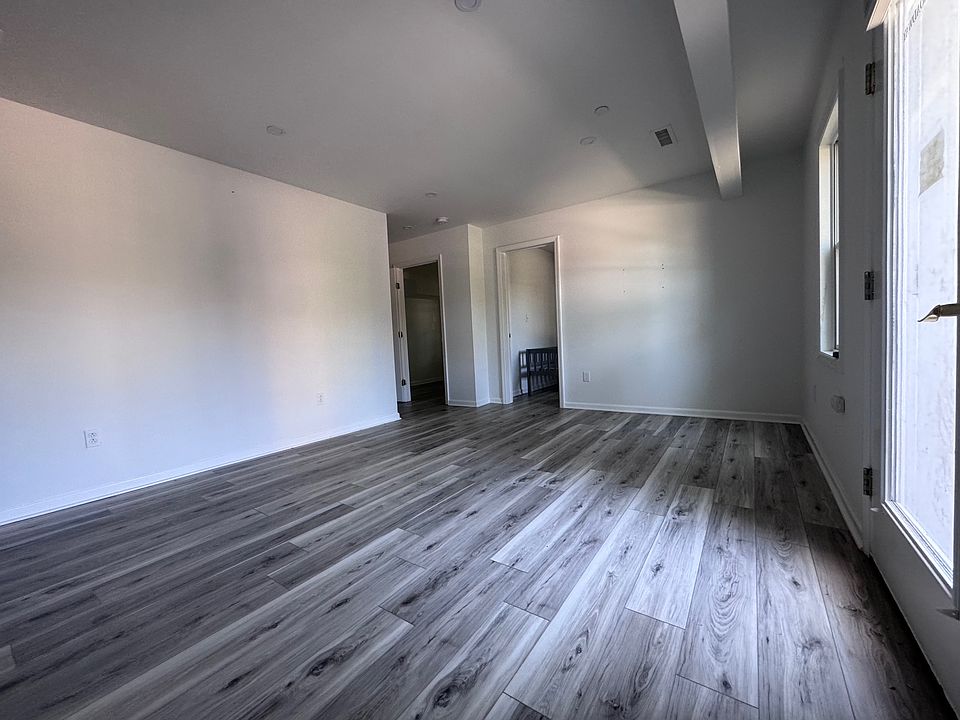 1st image of 100 S Broadway Floor 1