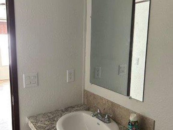 3rd image of 621 E 5th St