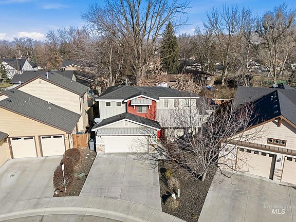 3rd image of 852 N River Path Ln