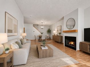 1106 Crystal Pl W, Chaska, MN 55318