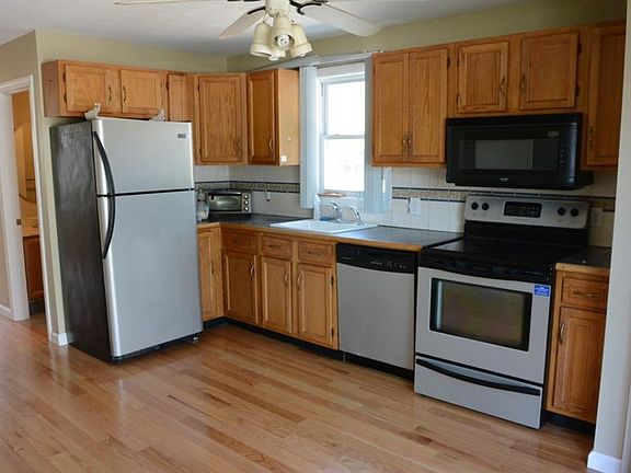 3rd image of 1138 Hartford Ave #1138