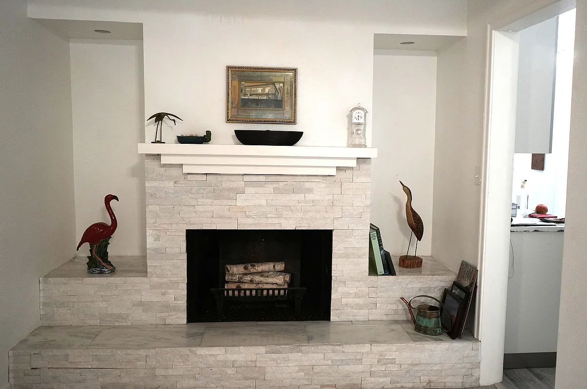 Photo 2 of 19 - 559 Scotland St - Dunedin, FL Living room fireplace - 559 Scotland St