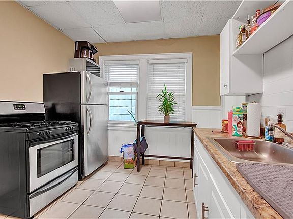 3rd image of 345 Richmond Ave