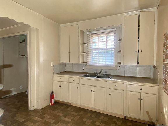 5th image of 2732 Huron St