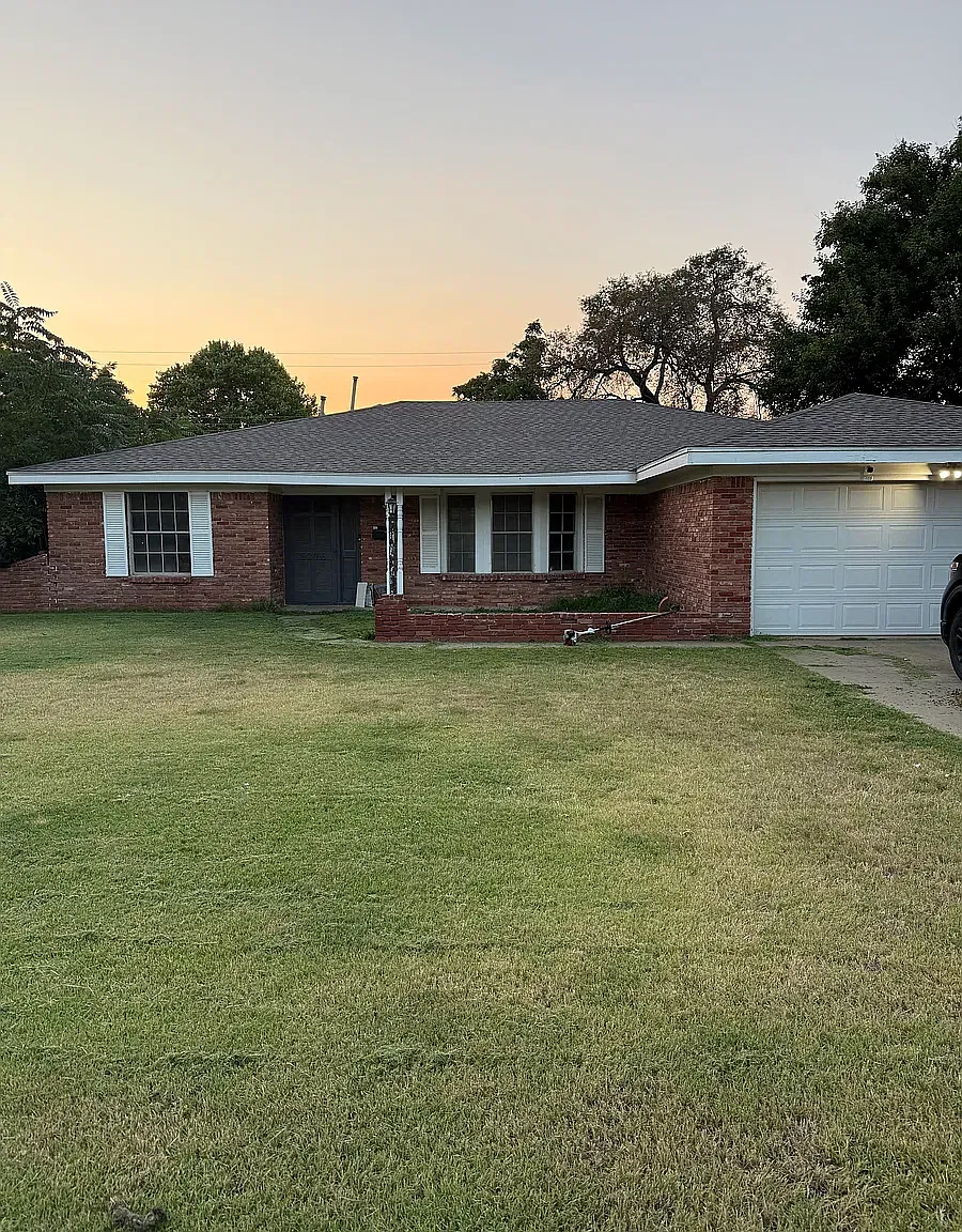 3 bed, 2115 sqft, $1,975 — Photo 1