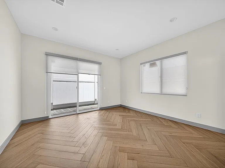 10843 Cantara St — Photo 17