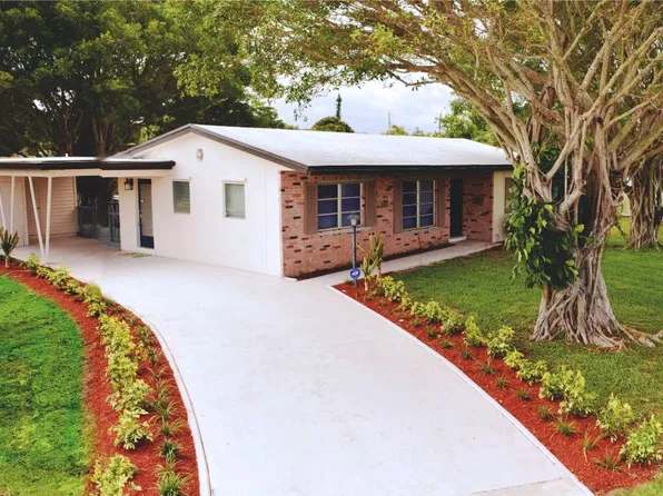 542 Crescent Dr, Lake Park, FL 33403