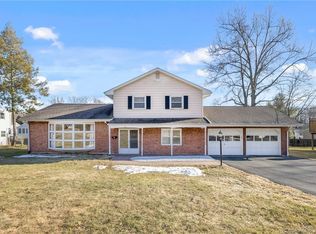 161 Carriage Hill Dr, Newington, CT 06111