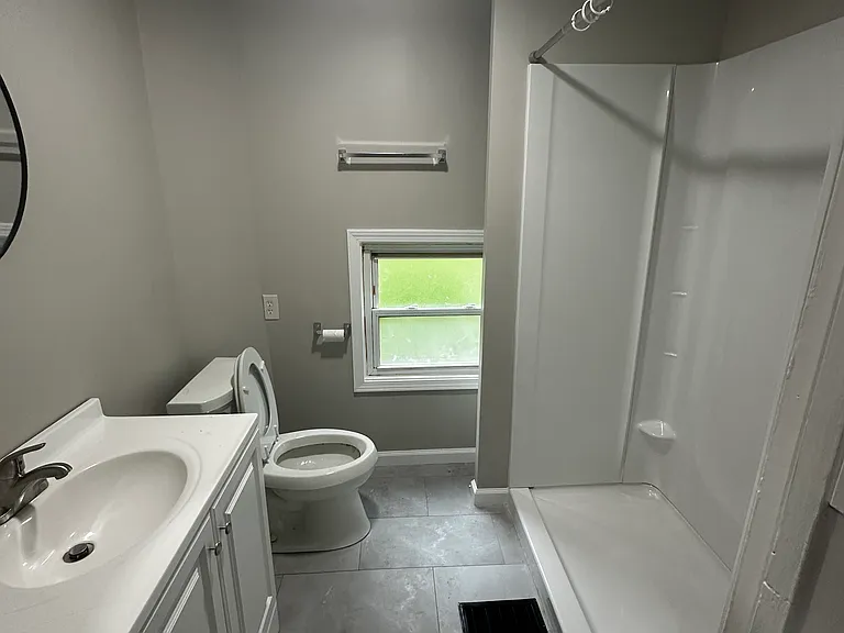 1414 E 9th St — Photo 12