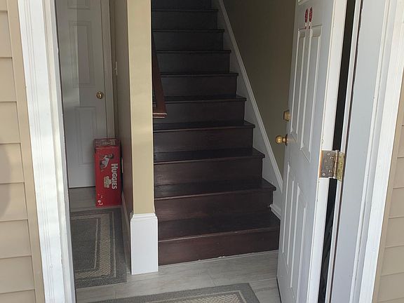 Stairways to first floor (living room & Kitchen)