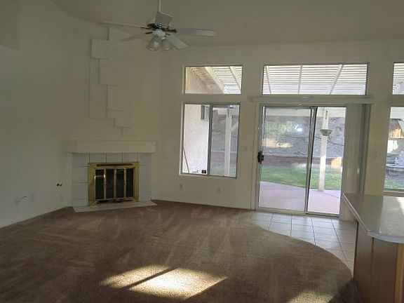 FAMILY ROOM/FPL.