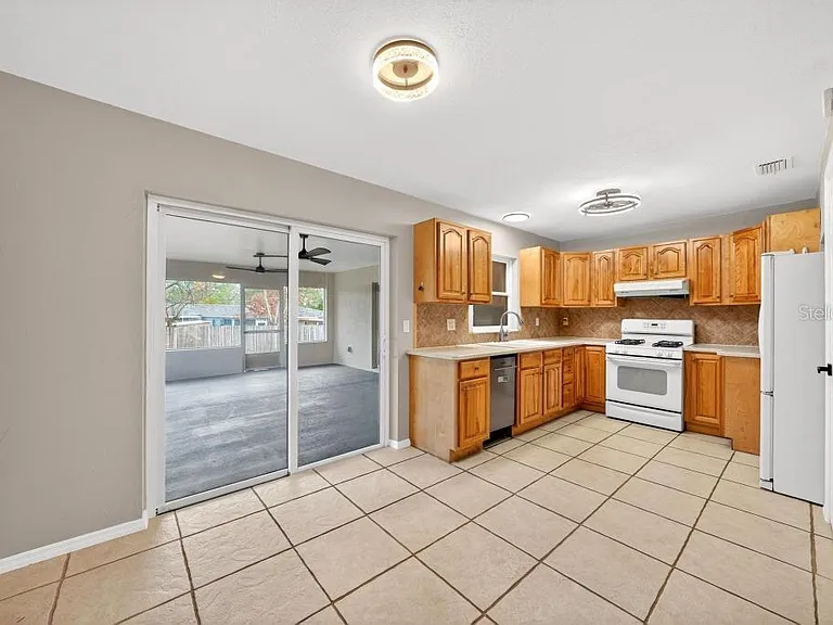 157 Alhambra Ave — Photo 6