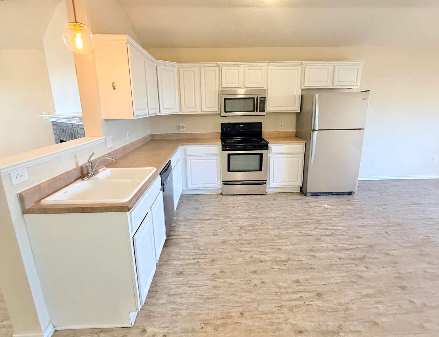 3 bed, 2.0 bath, 1455 sqft, $1,500 — Photo 4