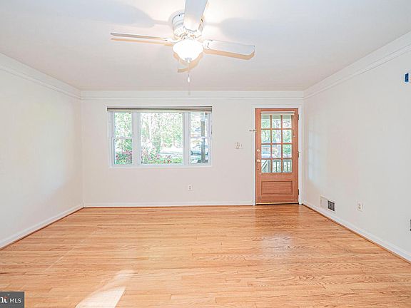 3rd image of 6466 Oakwood Dr