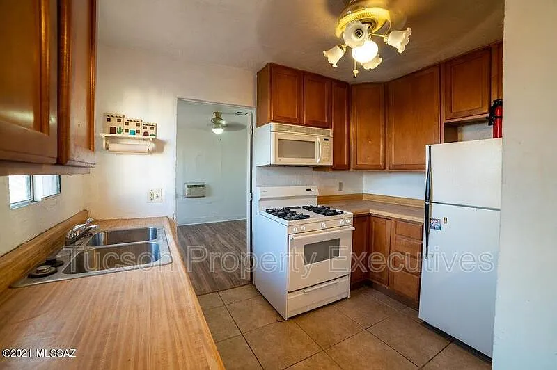 2 bed, 1.5 bath, 950 sqft, $1,150 — Photo 3