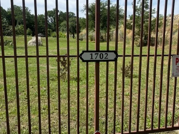 1702 Seale St, Dallas, TX 75208