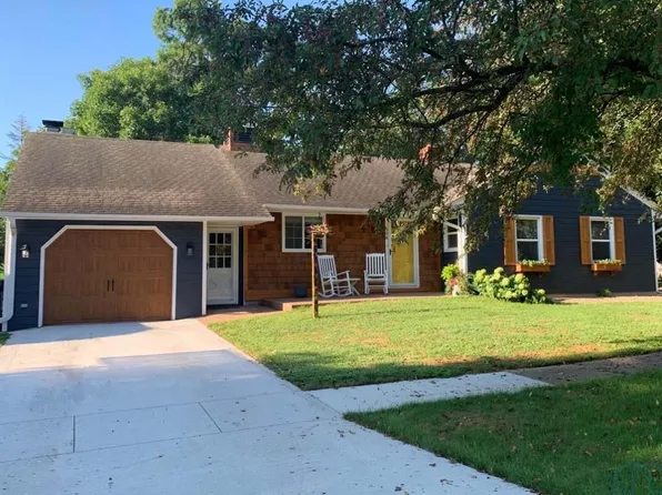 608 S 8th Ave, Rock Rapids, IA 51246