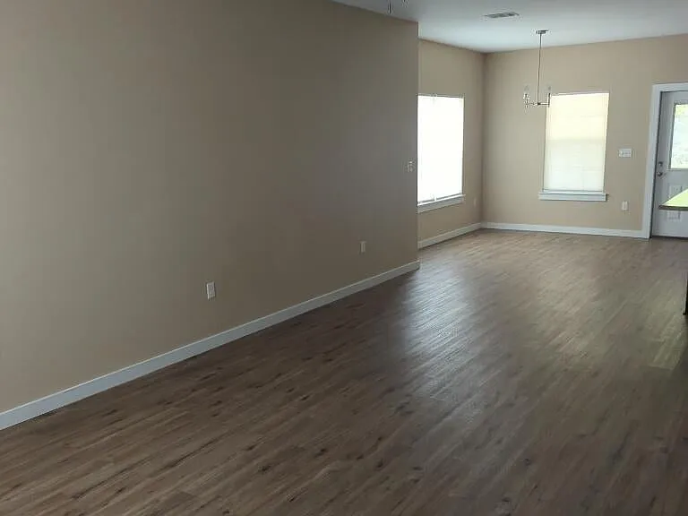 605 E Williams Ave — Photo 2