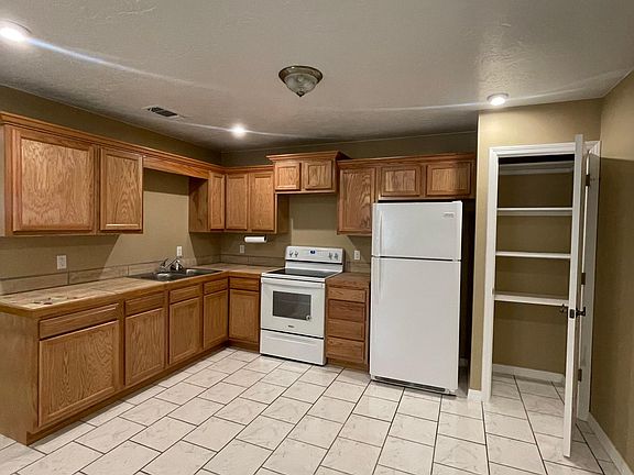 4th image of 1708 W 12th St #A