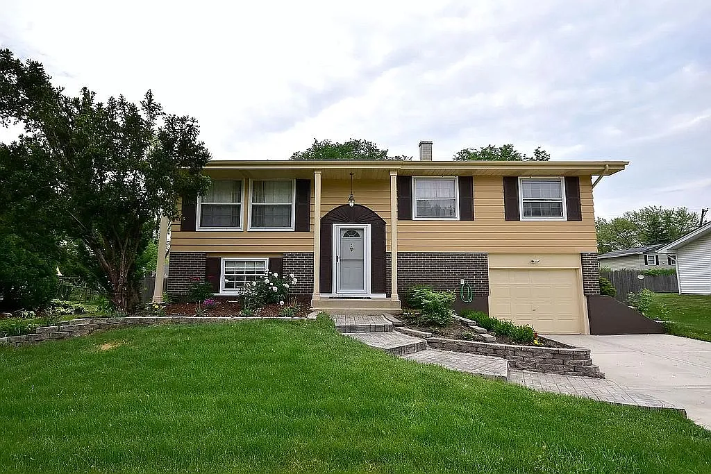 2S111 Glen Ave photo 1