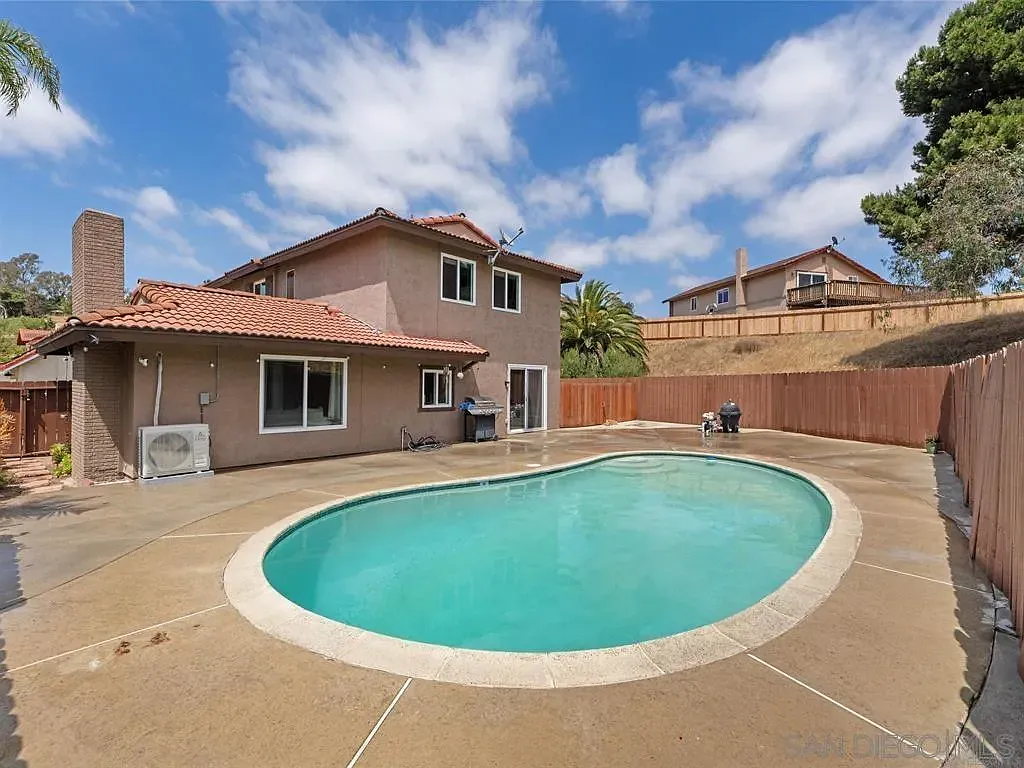4 bed, 2.5 bath, 1731 sqft, $5,000 — Photo 3
