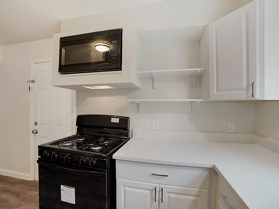 5th image of 127 Antrim Dr