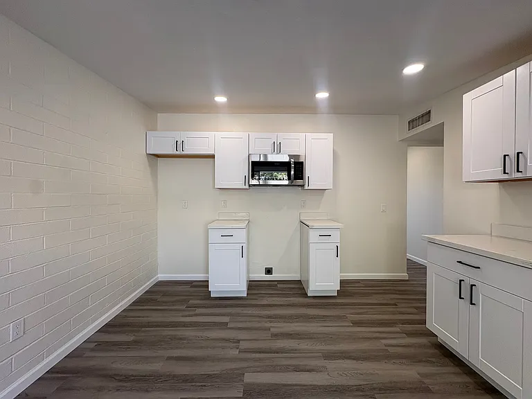 Kitchen - stainless steel appliances being installed before lease